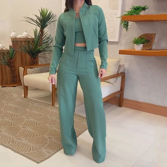 Elegantes Damen-Outfit in einfarbigem lässigem Stil