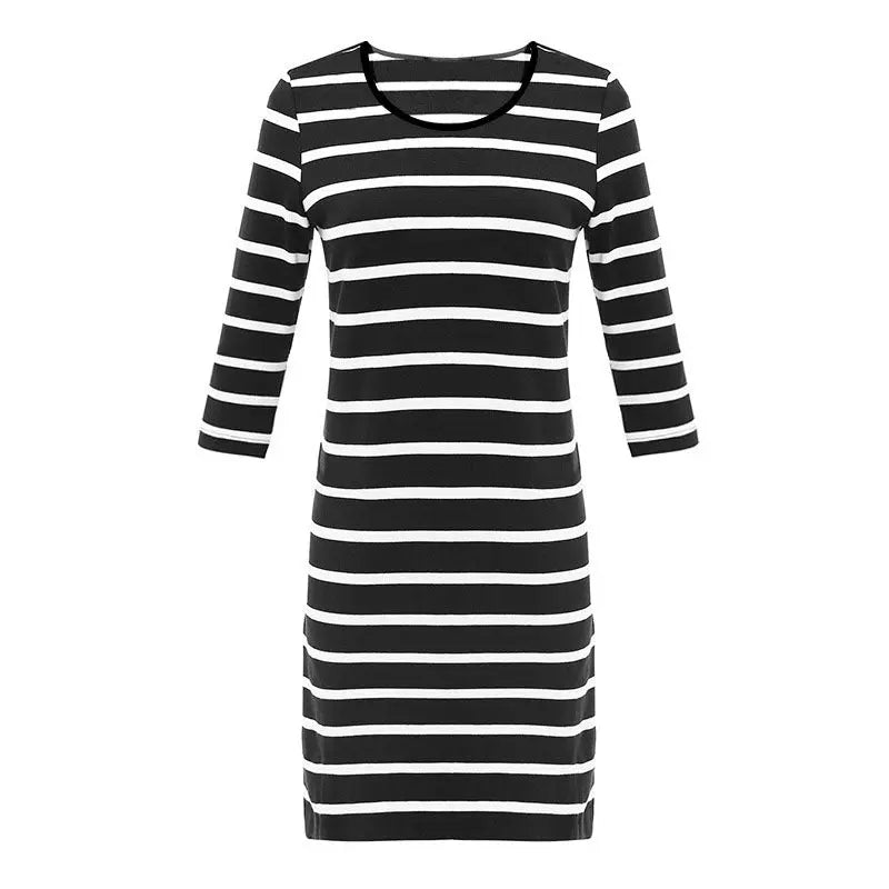 Neues gestreiftes Kleid mit kurzem Rock