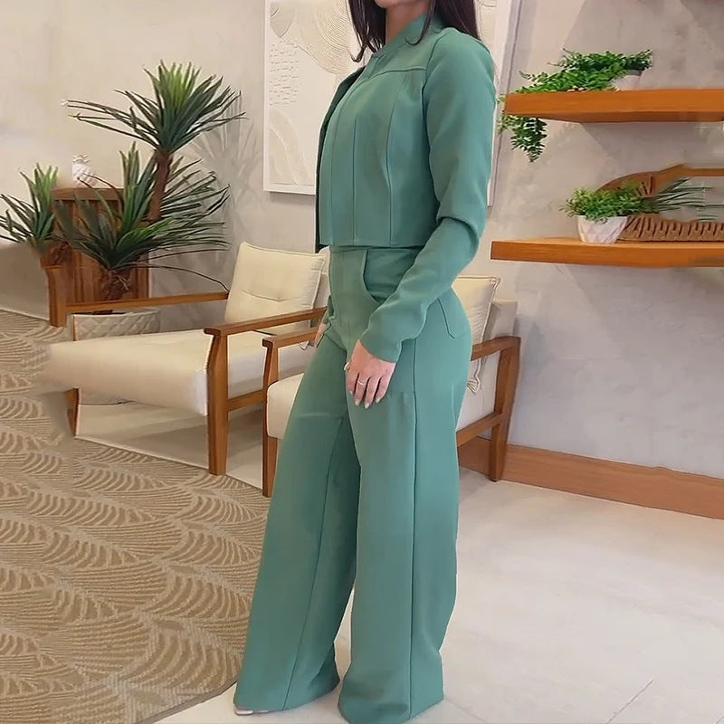 Elegantes Damen-Outfit in einfarbigem lässigem Stil