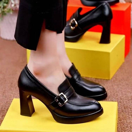 Tiefe Schnitt Damen Lederschuhe mit dicken Sohlen und Absätzen