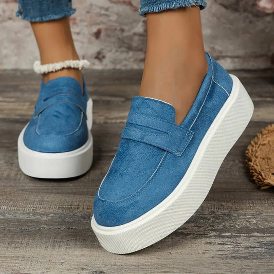 Neue Plateau-Loafer: Slip-On-Schuhe mit runder Spitze für Frauen