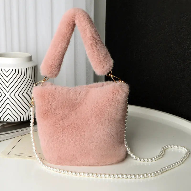 Karierte Plüsch-Eimer-Tasche mit Perlketten-Design
