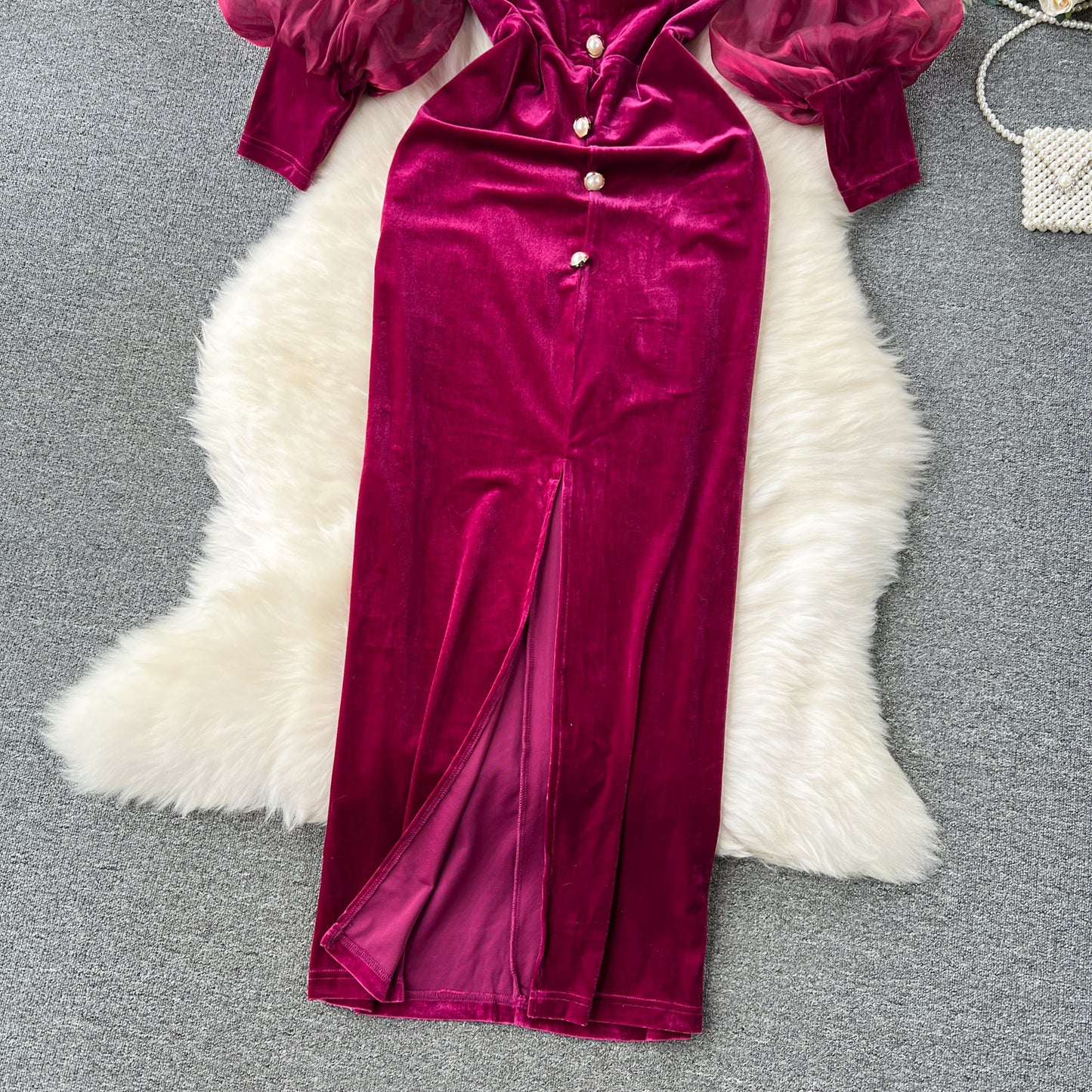 Samtiges Vintage-Gerichtskleid mit Laternenärmeln