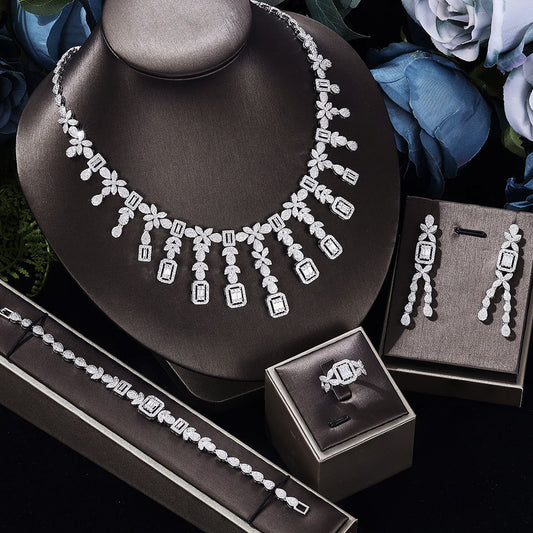 Vierer-Set Zirkon-Halskette, Ohrringe, Armband und Ring