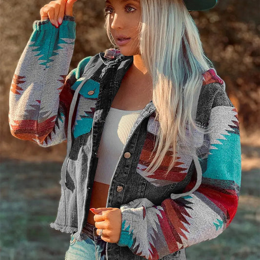 Jacke mit kapuze und jeansnähten