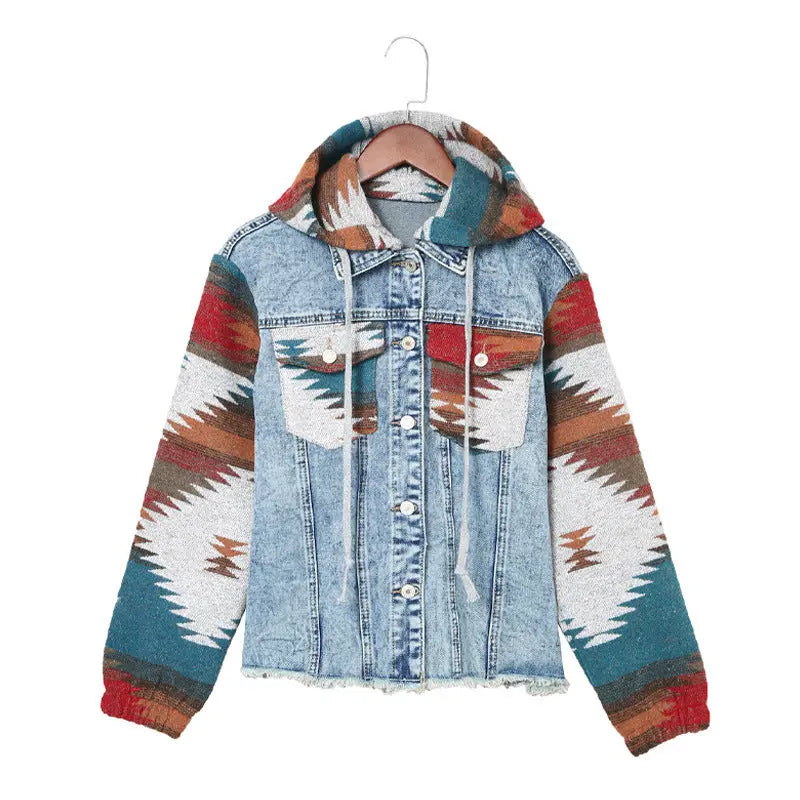 Jacke mit kapuze und jeansnähten