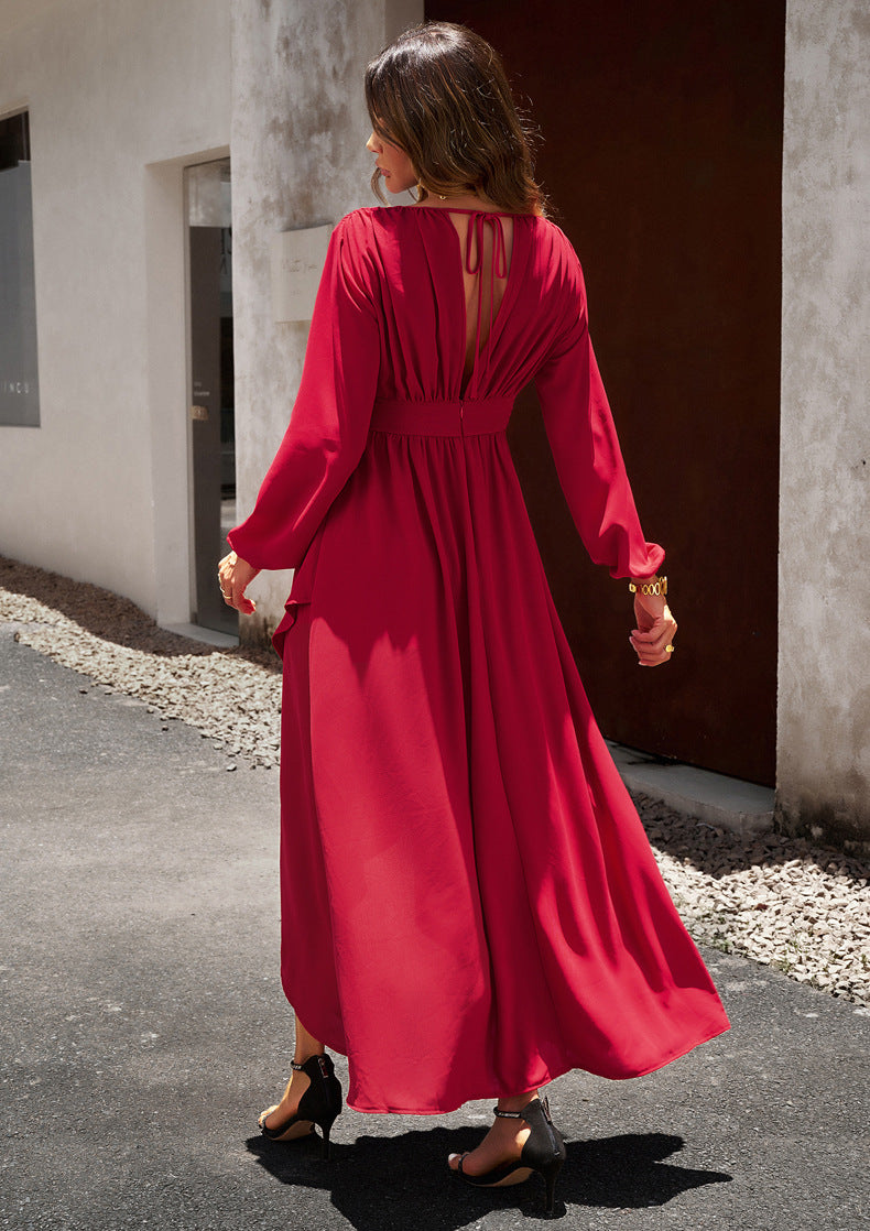 Elegantes Taillenenges Kleid mit Ausgestelltem Saum