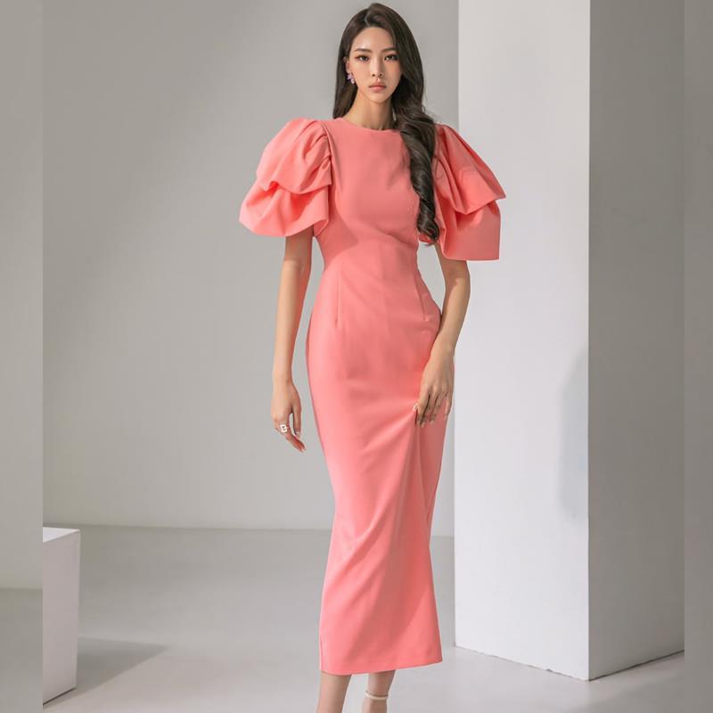 Damenkleid mit hoher Taille und schlank machenden Puffärmeln