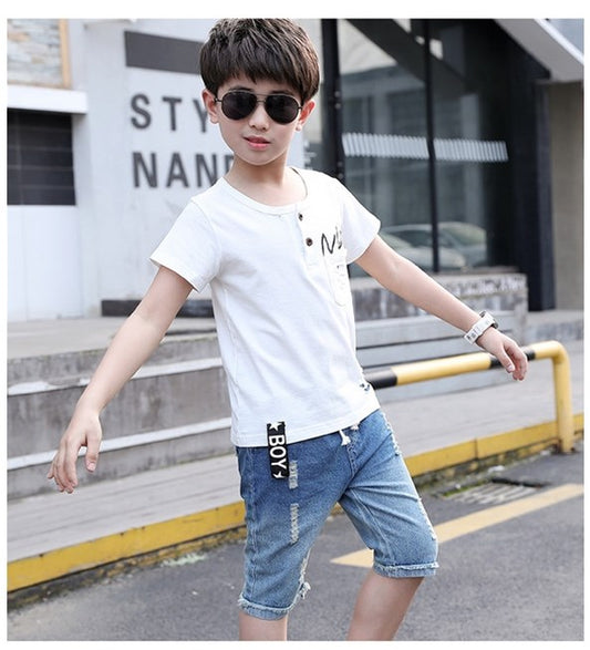 Sommer-Outfit für Jungen T-Shirt und Jeansshorts im Set