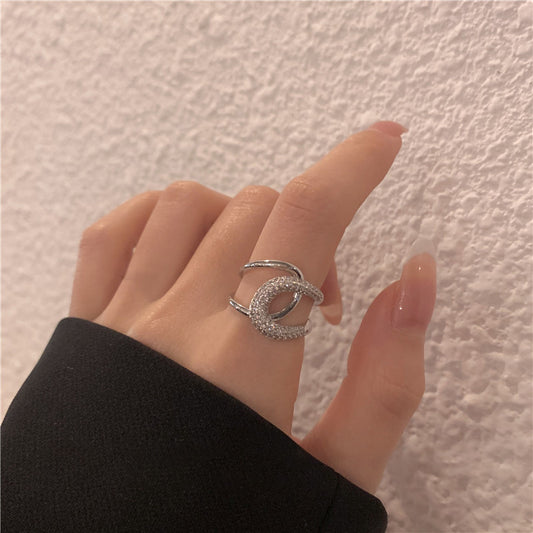 Eleganter Luxus-Ring mit Mikro-Diamanten