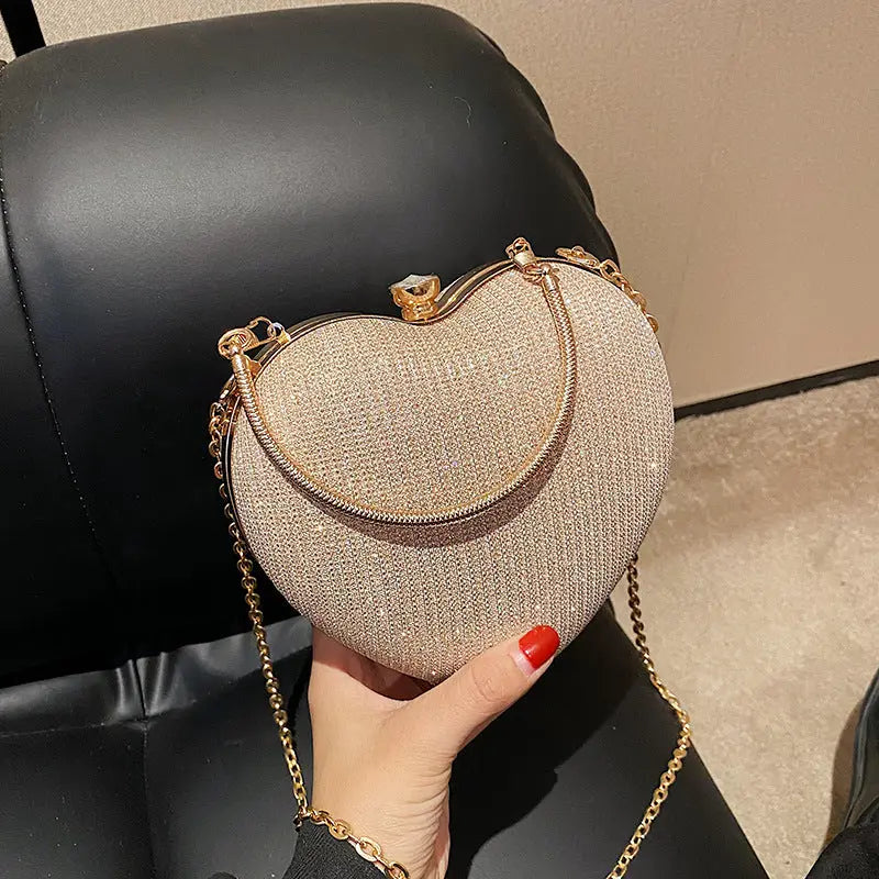 Crossbody-Kette mit Handheld-Design und Pfirsichherz-Details