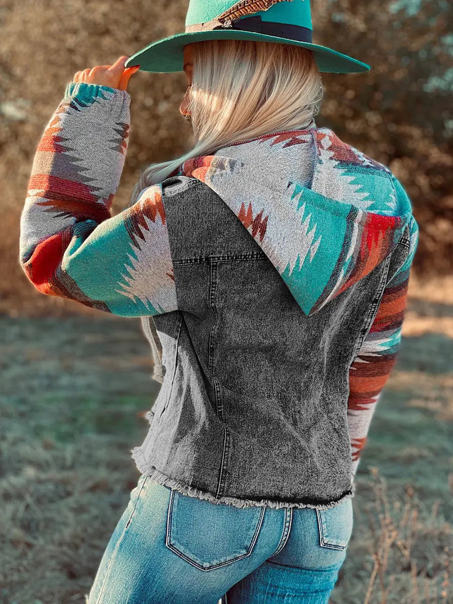 Jacke mit kapuze und jeansnähten