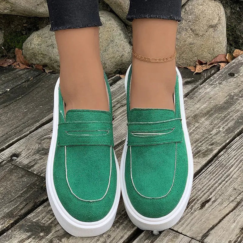Neue Plateau-Loafer: Slip-On-Schuhe mit runder Spitze für Frauen