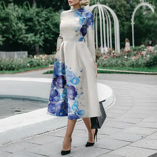 Elegantes Langarm-Midikleid in modischer Ausführung
