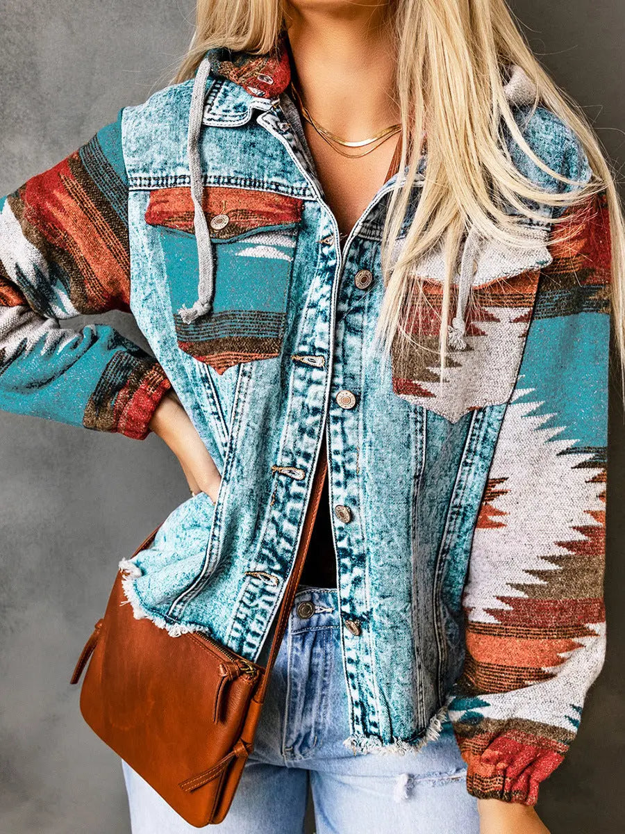 Jacke mit kapuze und jeansnähten
