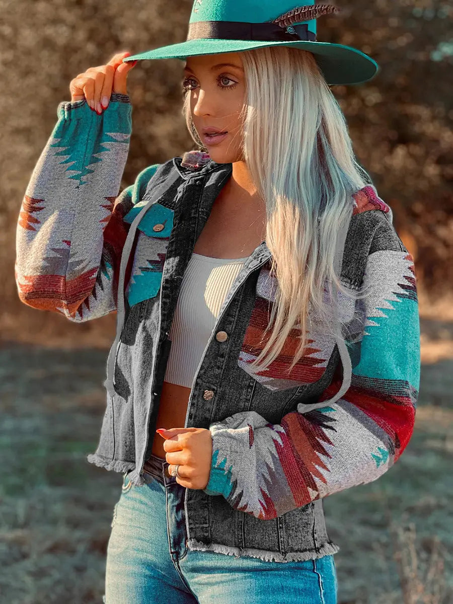 Jacke mit kapuze und jeansnähten