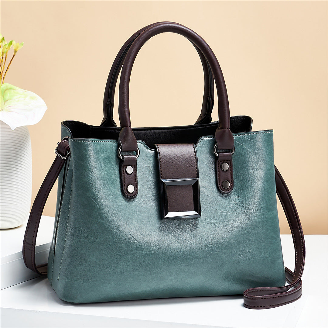 Damen Schultertasche mit großer Schnalle