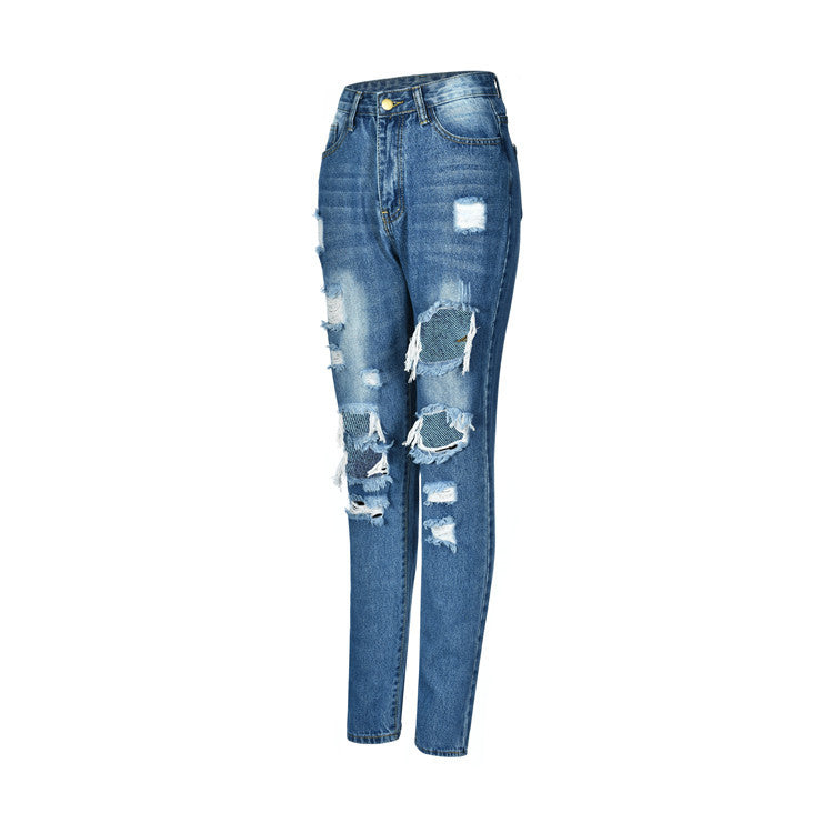 Zerrissene Jeans für Frauen mit Persönlichkeit
