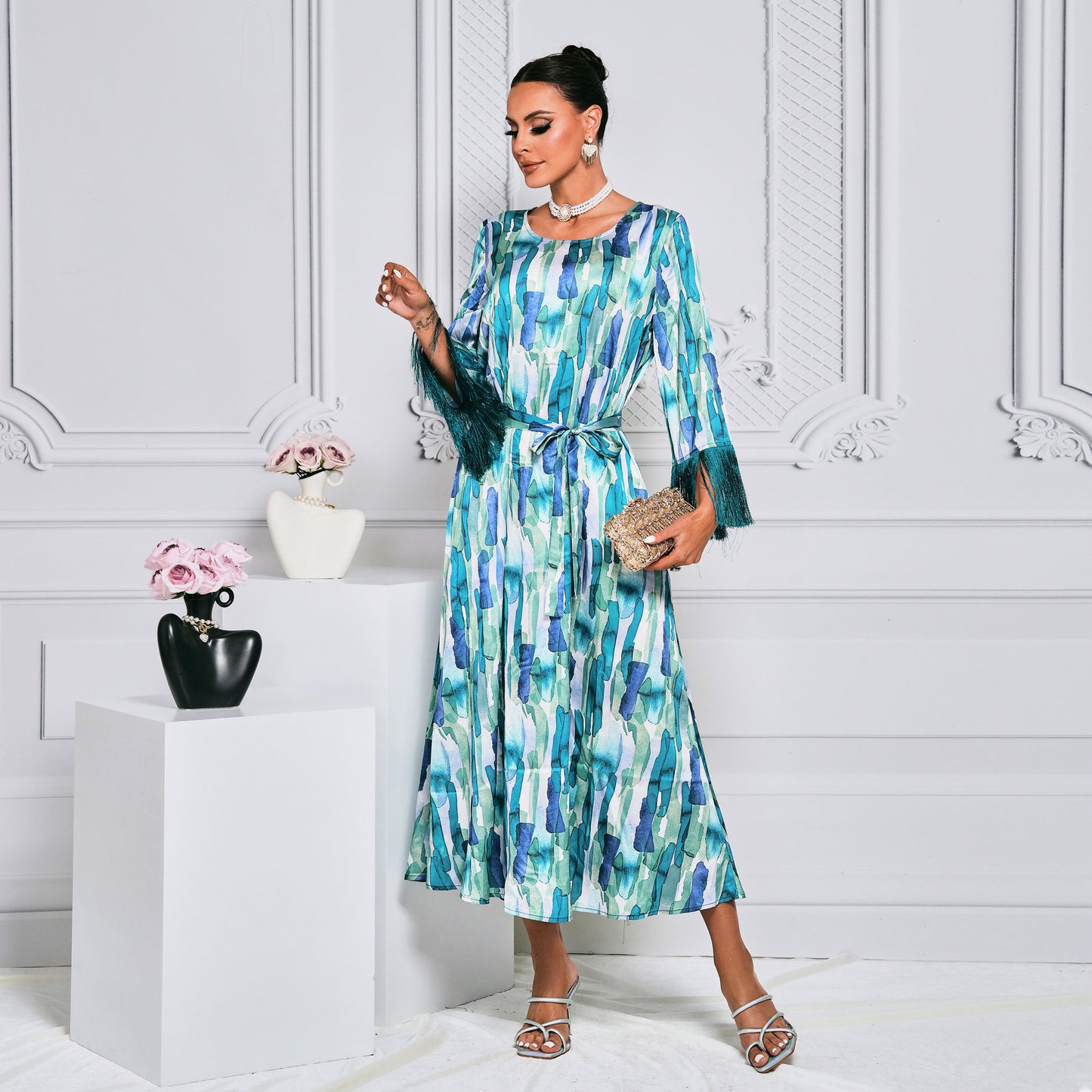 Langärmeliges, gemustertes Muslim-Arab-Kleid mit Taillenbetonung