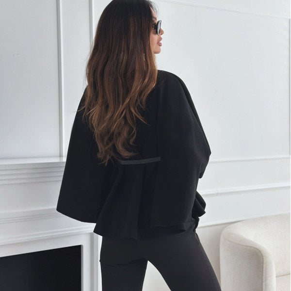 Damen Cape mit Stehkragen und Gürtel – Modischer Wollpullover-Stil - FashionGlam
