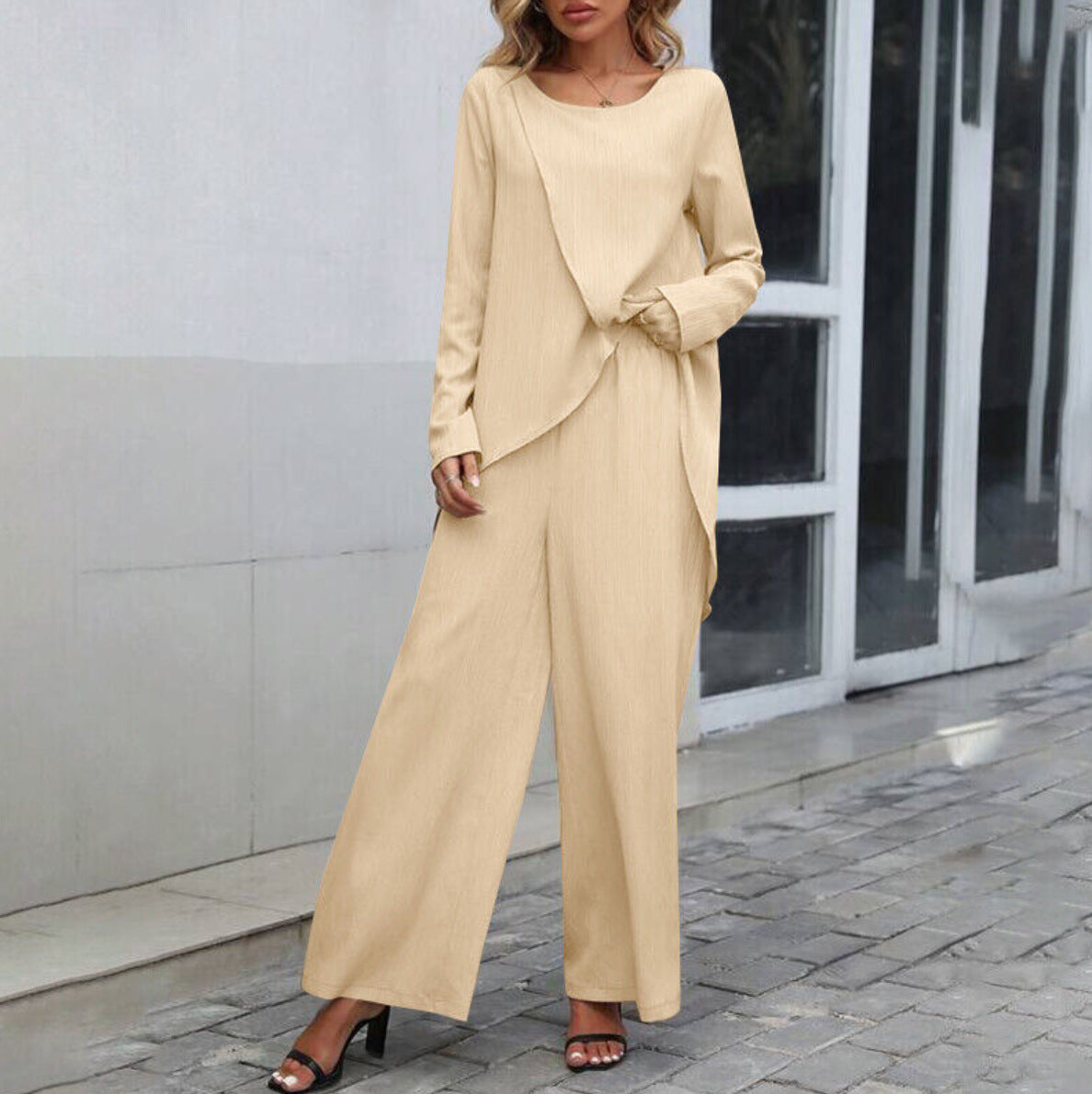 Langarmtop mit unregelmäßigem Saum und weite Hose mit elastischer Taille