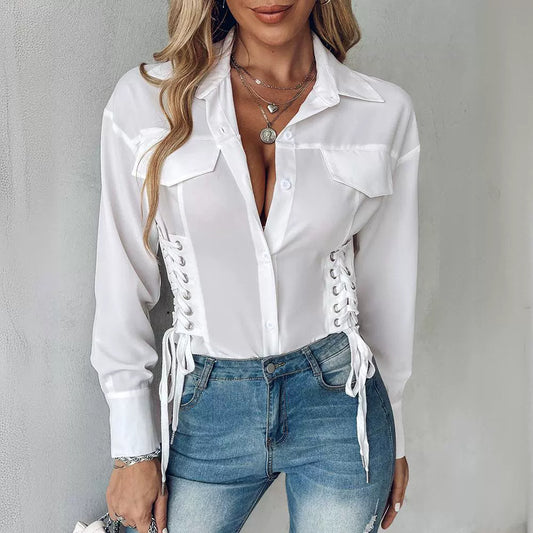 Schlankes Damen-Top mit seitlichem Gurt-Design in Weiß