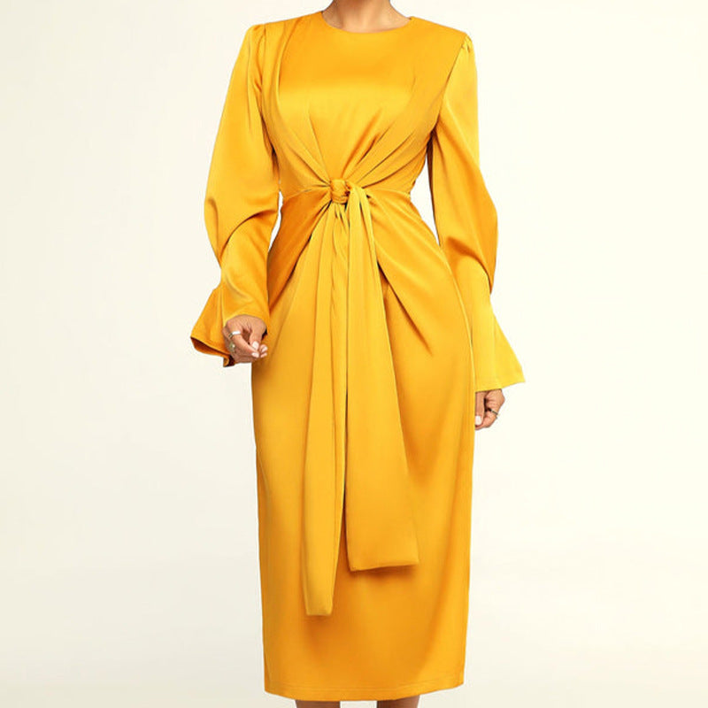Modisches Damenkleid mit Rundhalsausschnitt und langen Ärmeln