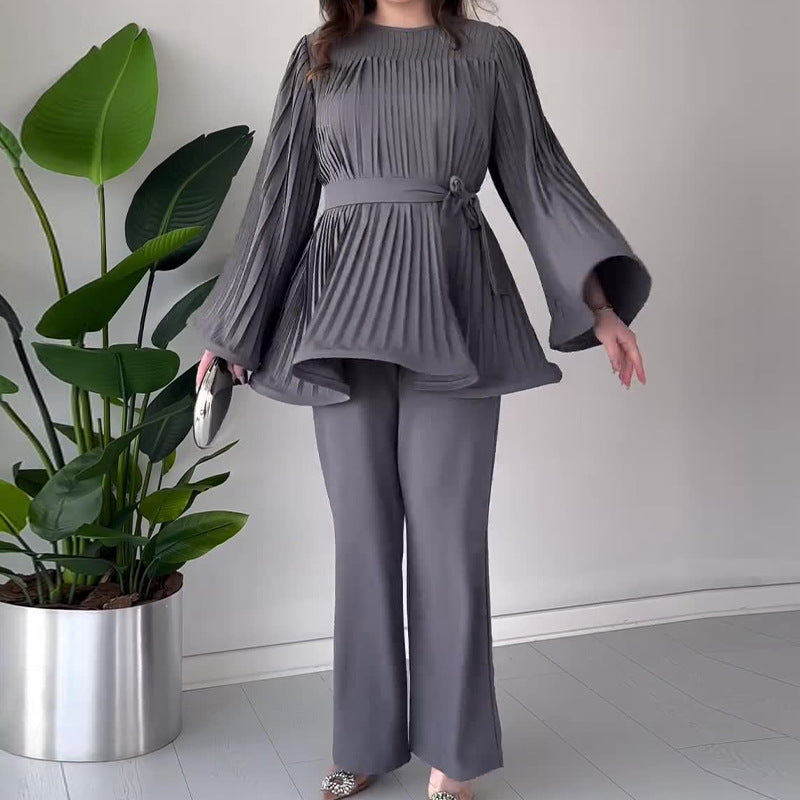 Eleganter Swing-Anzug mit Rundhals und Batwing-Ärmeln