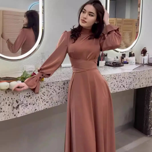 Elegantes Langarm-Kleid mit taillierter Taille für Damen