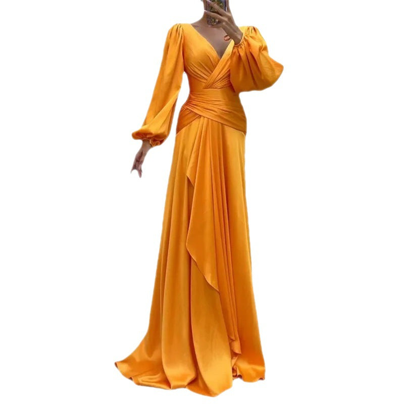 Elegantes Plisseekleid mit taillierter Passform und langen Ärmeln