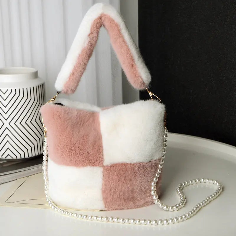 Karierte Plüsch-Eimer-Tasche mit Perlketten-Design