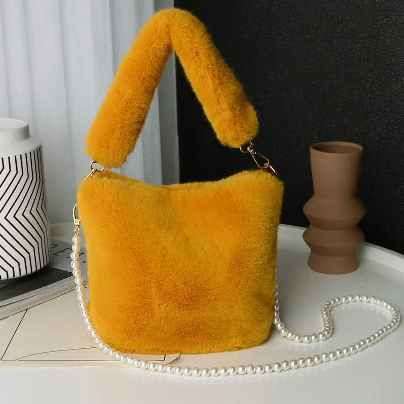 Karierte Plüsch-Eimer-Tasche mit Perlketten-Design