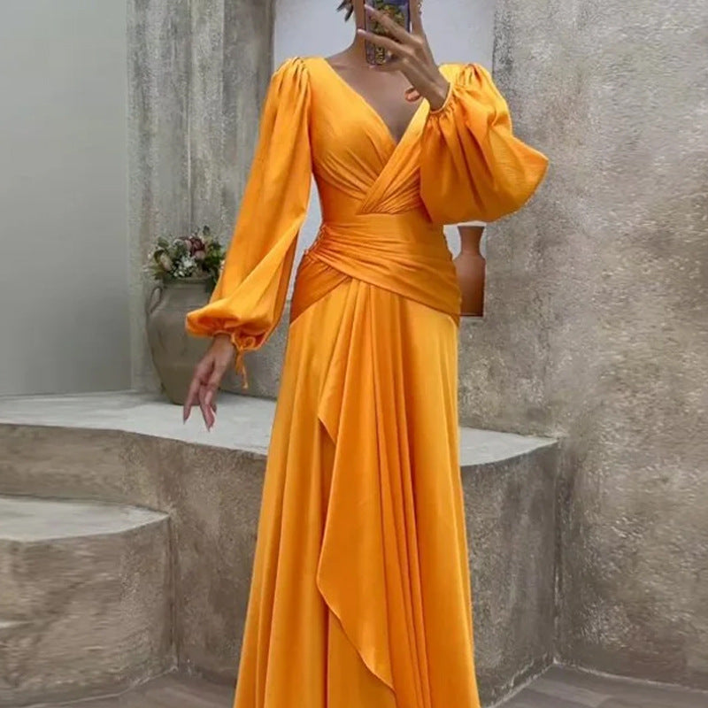 Elegantes Plisseekleid mit taillierter Passform und langen Ärmeln