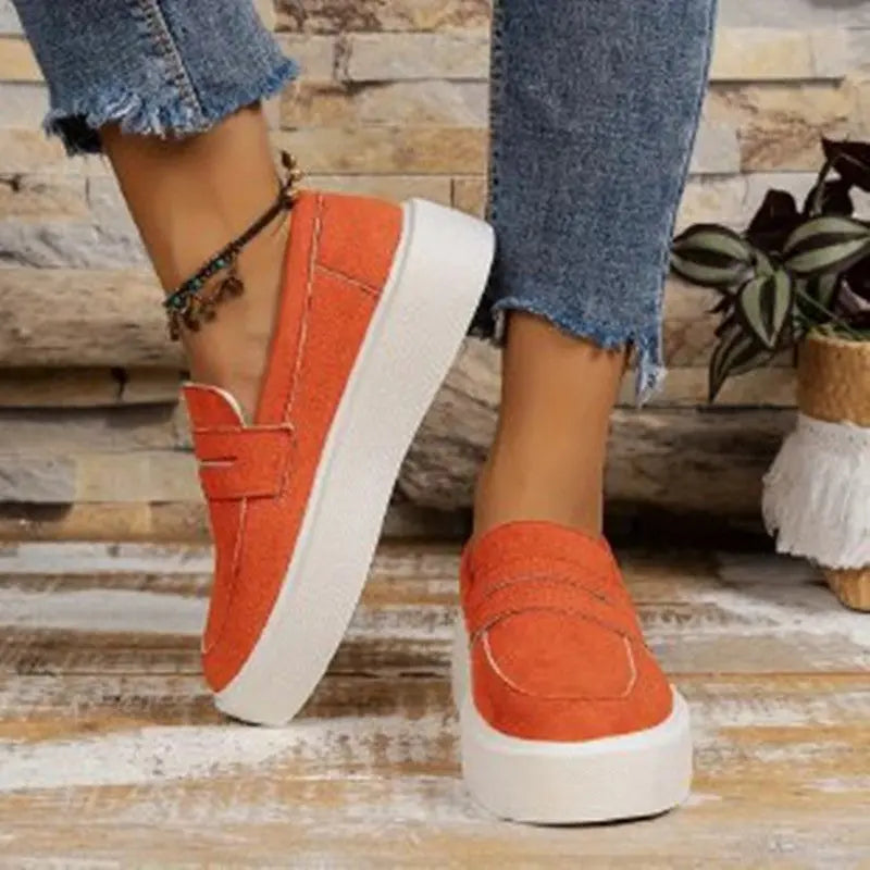 Neue Plateau-Loafer: Slip-On-Schuhe mit runder Spitze für Frauen