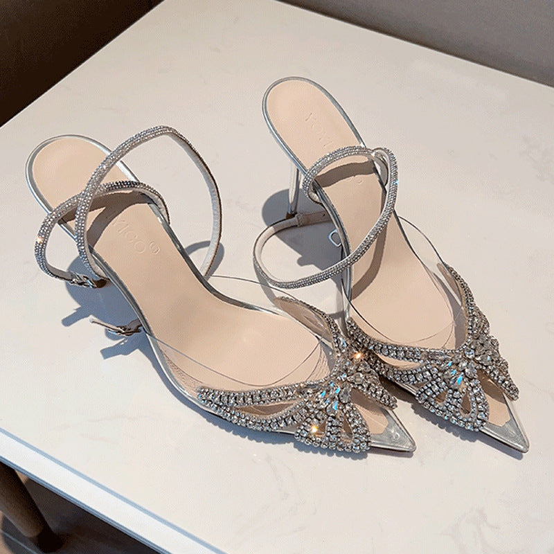 Schmetterlingsstrass-Stilett-Pumps mit hoher Absatzhöhe