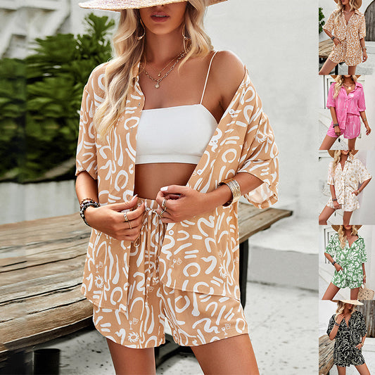 Sommerliches Freizeitset mit bedrucktem Hemd und Shorts