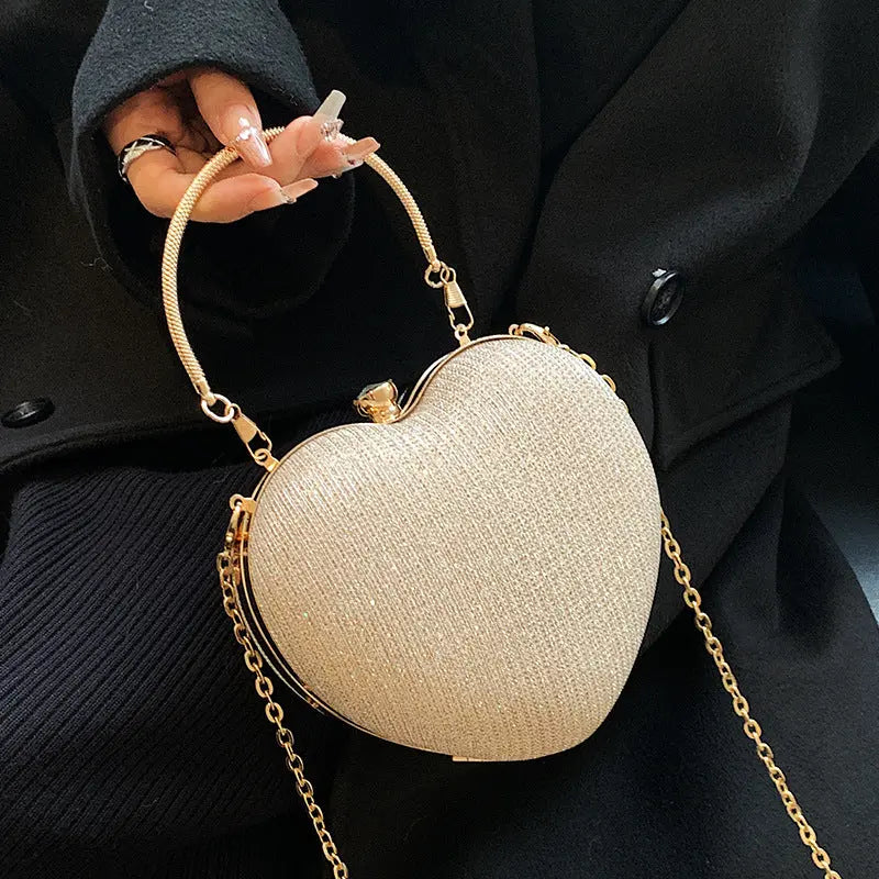 Crossbody-Kette mit Handheld-Design und Pfirsichherz-Details